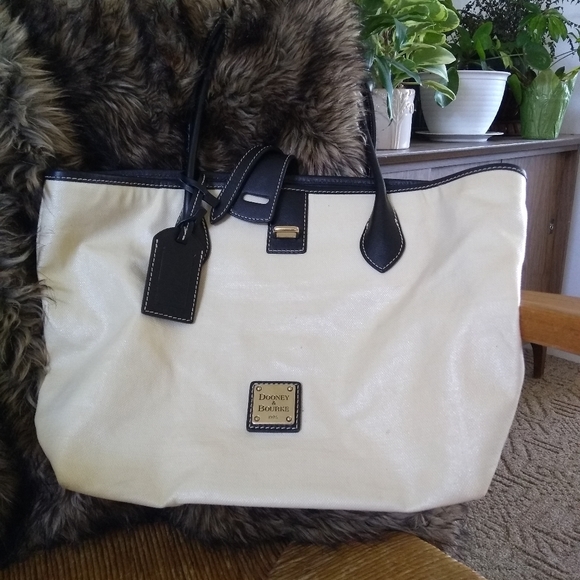 Dooney & Bourke Handbags - Dooney and Bourke Shoulder Bag Purse